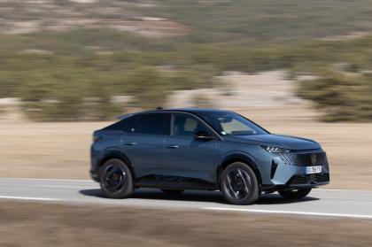 Το Peugeot E-3008 ξεπέρασε τις 100.000 πωλήσεις σε μόλις 6 μήνες 